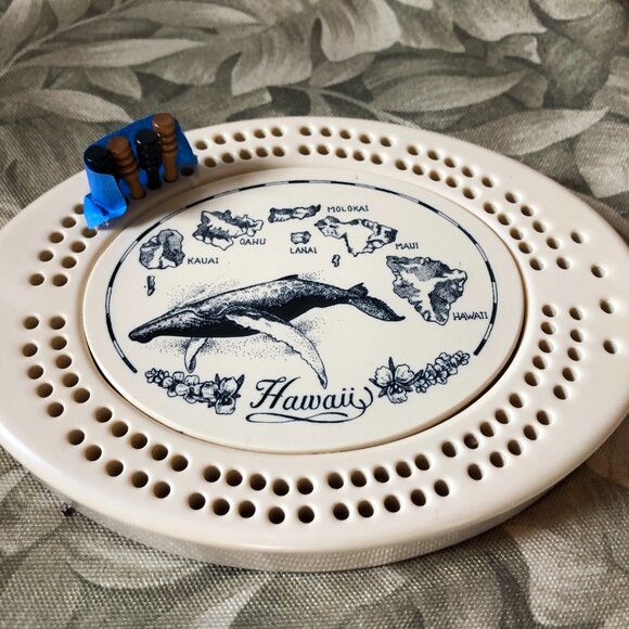 Vintage 70's Hawaiian Scrimshaw Style Cribbage Board